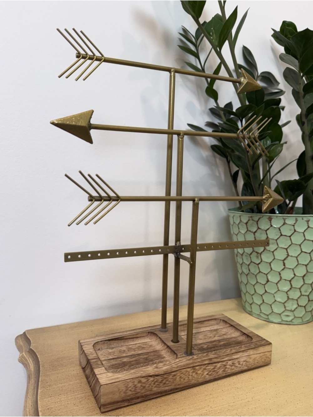 Gold Arrow Jewelry Stand Holder Wooden Base Organizer - Picture 2 of 7